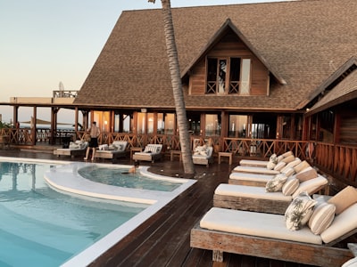 បុគ្គលិកសណ្ឋាគារ និងបដិសណ្ឋារកិច្ច